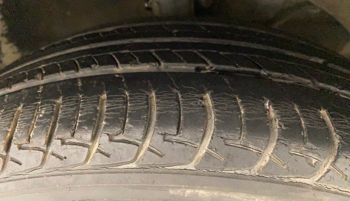 2017 Maruti Baleno DELTA CVT PETROL 1.2, Petrol, Automatic, 38,503 km, Right Front Tyre Tread