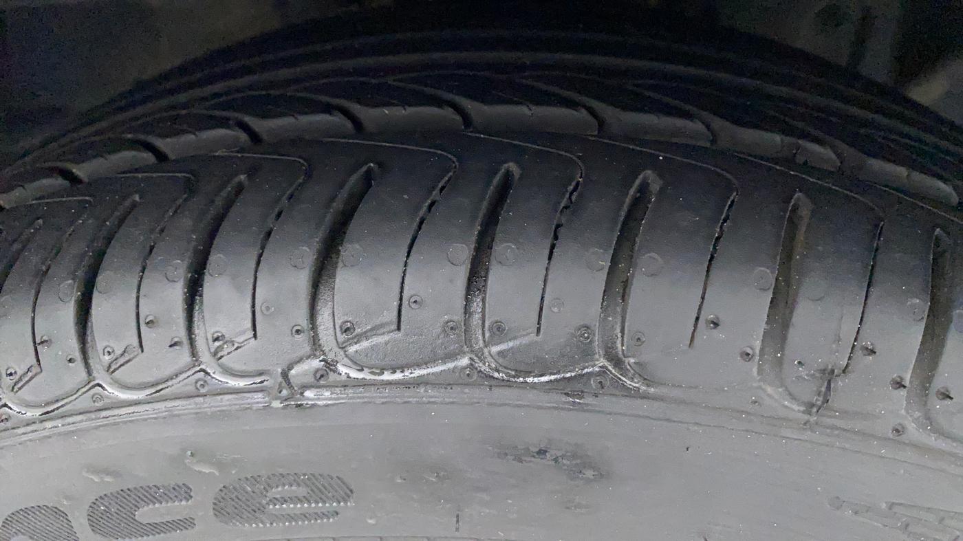 2016 Ford Ecosport TITANIUM 1.5L PETROL AT, Petrol, Automatic, 63,227 km, Right Front Tyre Tread