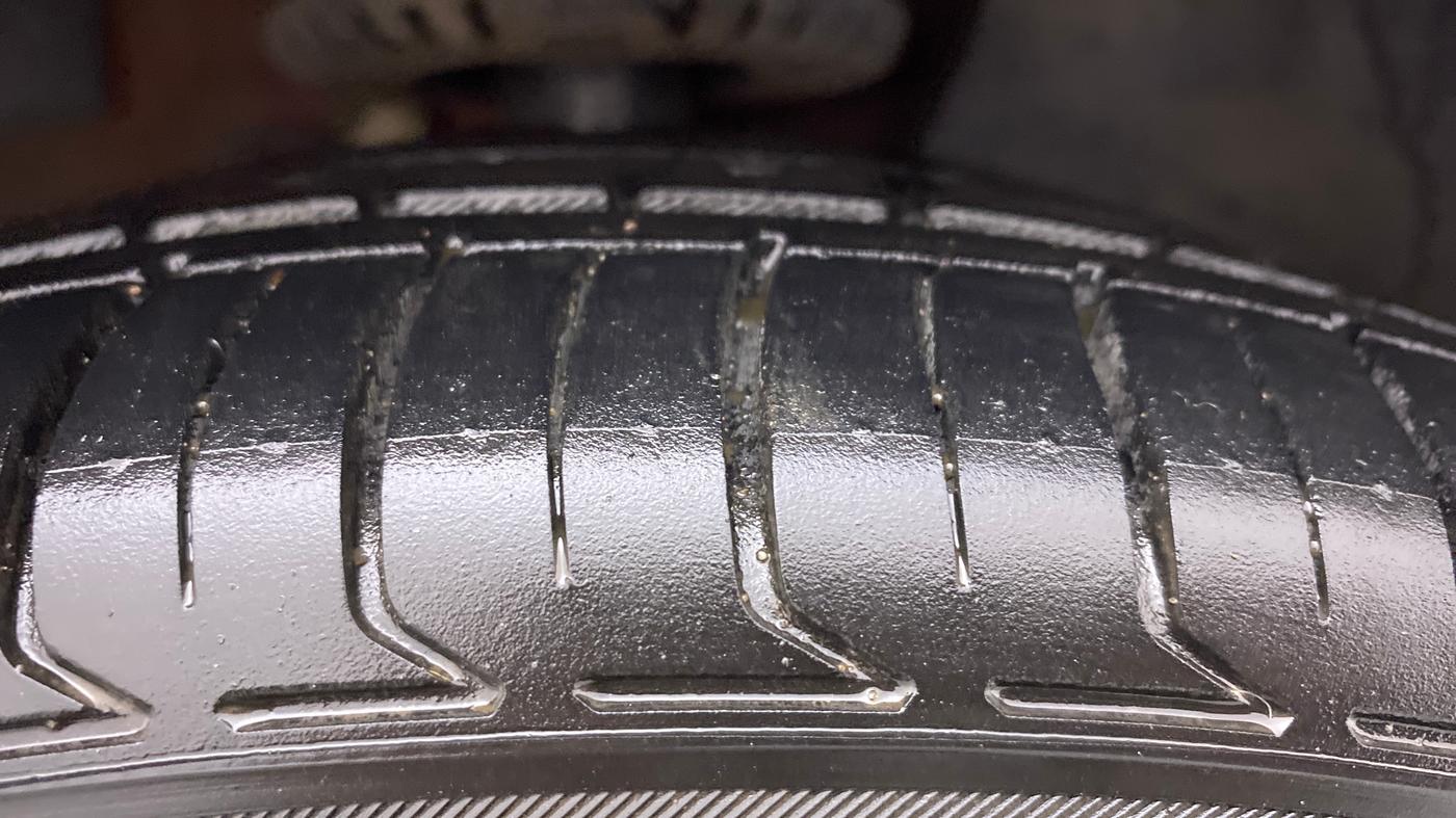 2017 Skoda Rapid 1.5 TDI MONTE CARLO AT, Diesel, Automatic, 71,493 km, Right Front Tyre Tread