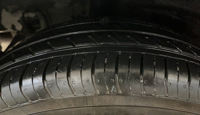 2017 Hyundai Grand i10 SPORTZ (O) 1.2 KAPPA VTVT, Petrol, Manual, 70,552 km, Right Rear Tyre Tread