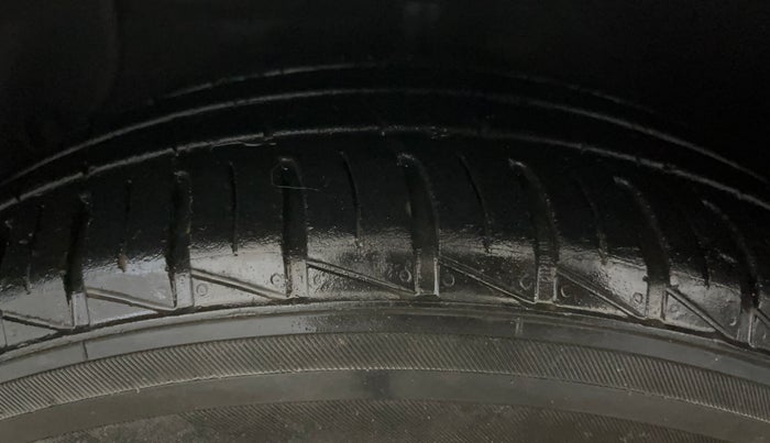 2017 Hyundai Grand i10 SPORTZ (O) 1.2 KAPPA VTVT, Petrol, Manual, 70,552 km, Left Front Tyre Tread