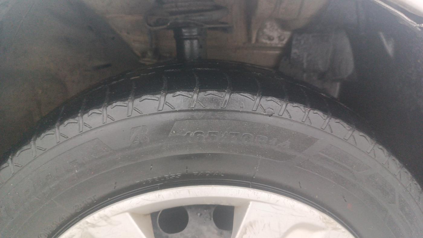 2013 Renault Pulse RXL DIESEL, Diesel, Manual, 1,37,202 km, Right Front Tyre Tread