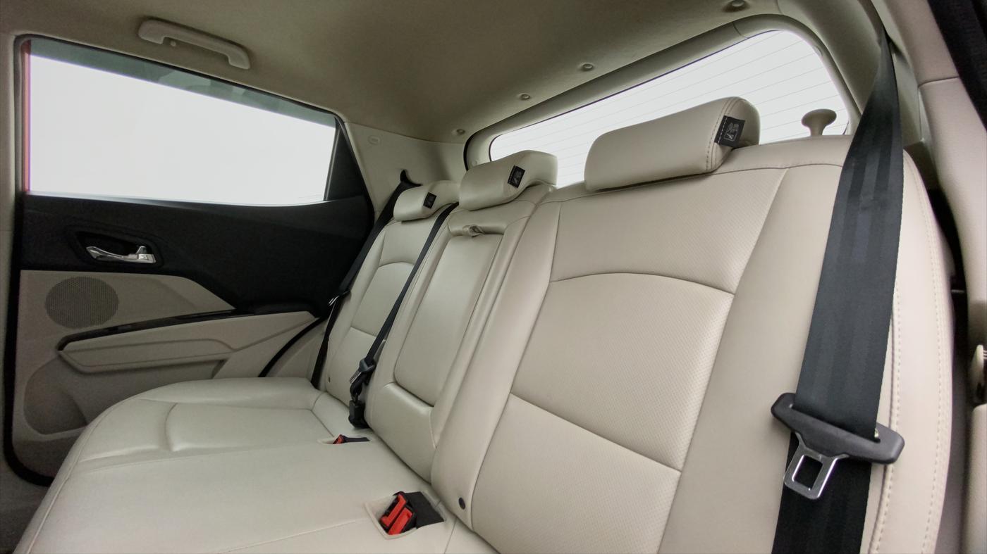 2019 Mahindra XUV300 W8 (O) 1.5 DIESEL, Diesel, Manual, 41,824 km, Right Side Rear Door Cabin