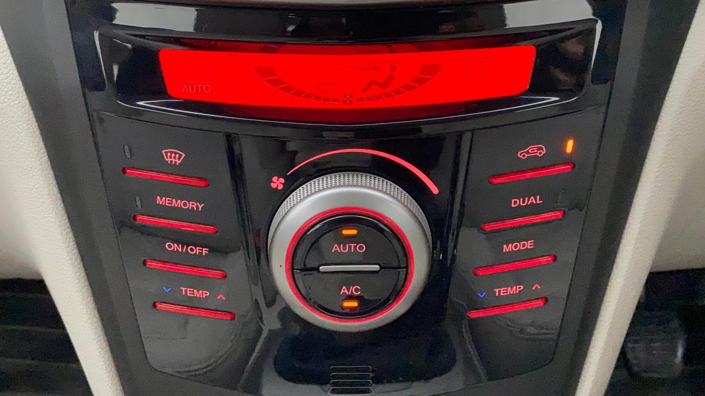 2019 Mahindra XUV300 W8 (O) 1.5 DIESEL, Diesel, Manual, 41,824 km, Automatic Climate Control