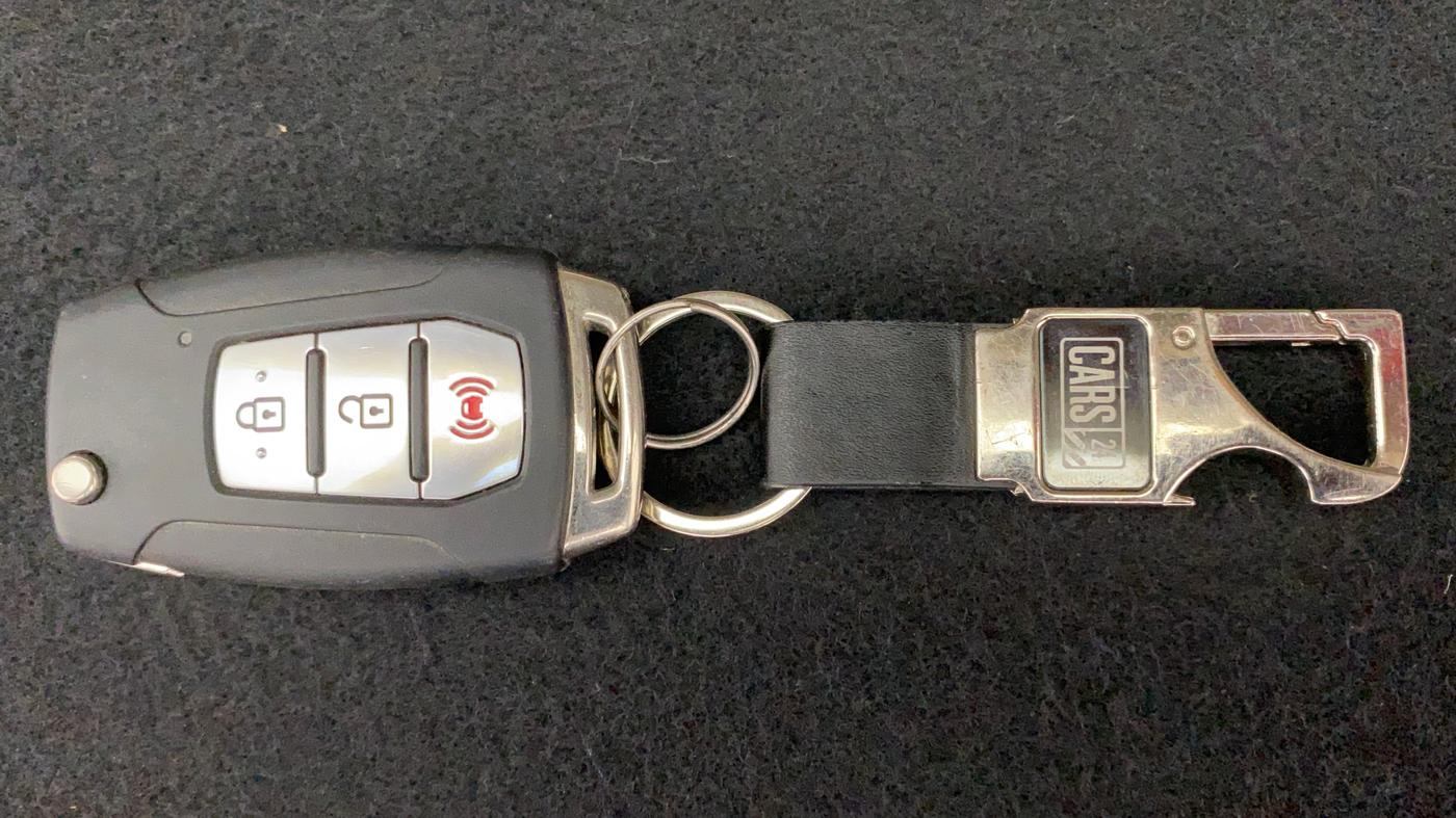 2019 Mahindra XUV300 W8 (O) 1.5 DIESEL, Diesel, Manual, 41,824 km, Key Close Up