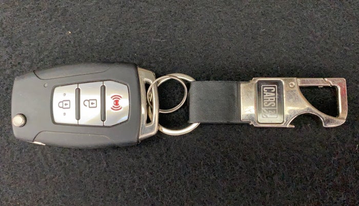 2019 Mahindra XUV300 W8 (O) 1.5 DIESEL, Diesel, Manual, 41,824 km, Key Close Up
