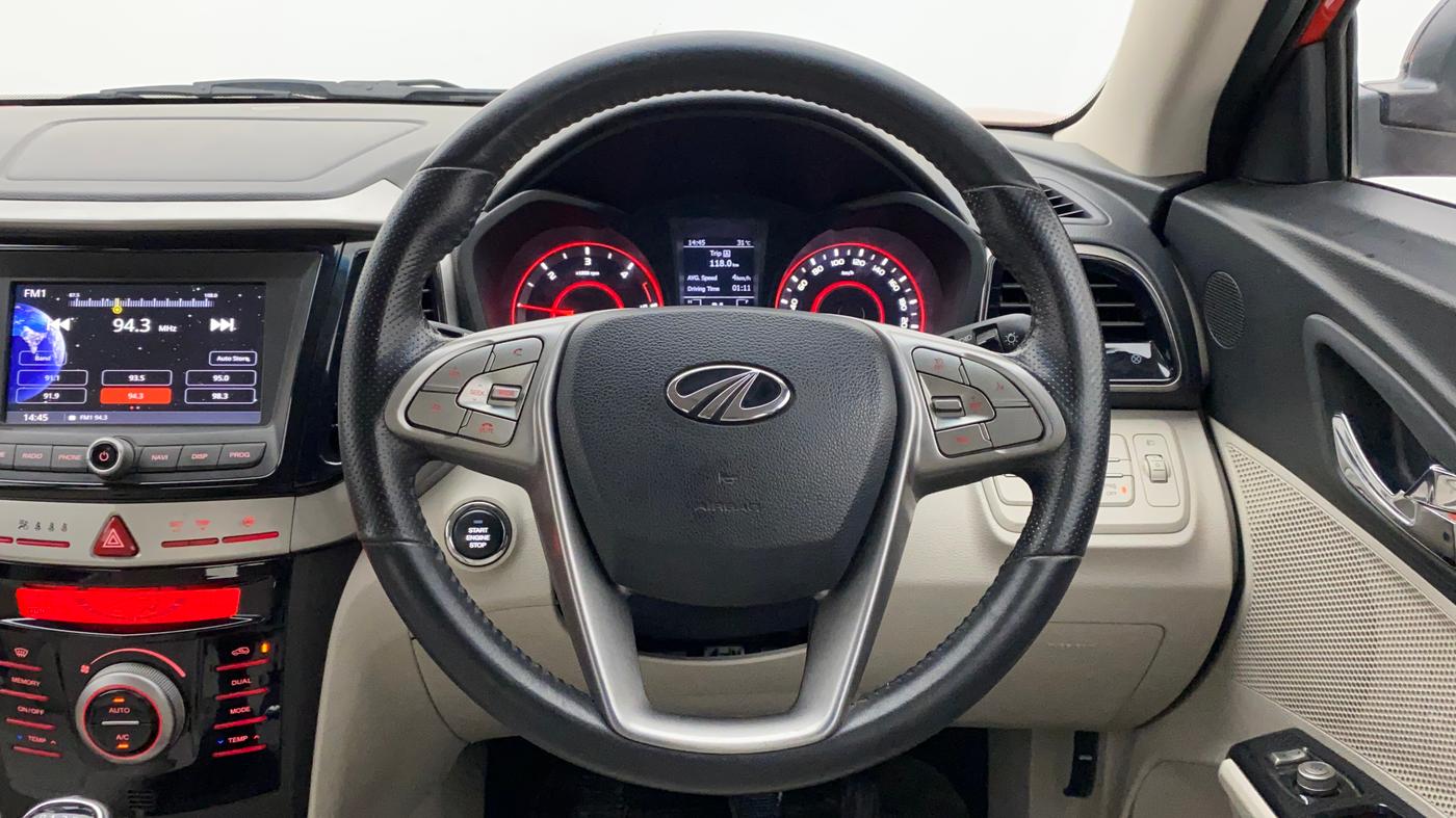 2019 Mahindra XUV300 W8 (O) 1.5 DIESEL, Diesel, Manual, 41,824 km, Steering Wheel Close Up