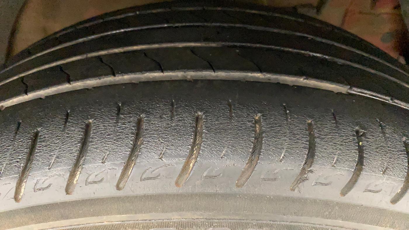 2019 Mahindra XUV300 W8 (O) 1.5 DIESEL, Diesel, Manual, 41,824 km, Right Front Tyre Tread