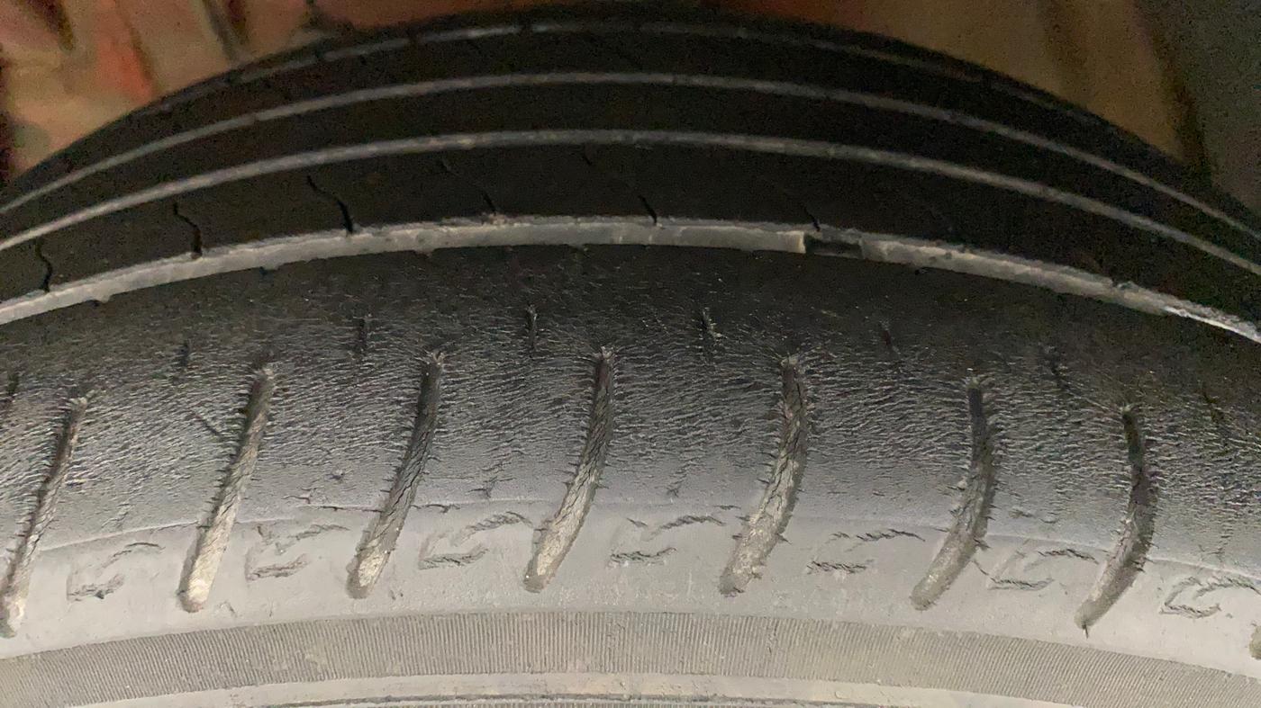 2019 Mahindra XUV300 W8 (O) 1.5 DIESEL, Diesel, Manual, 41,824 km, Left Front Tyre Tread