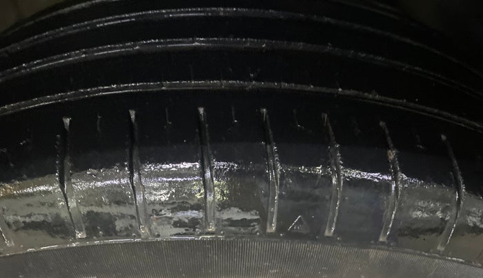 2017 Hyundai Elite i20 MAGNA 1.2, Petrol, Manual, 79,151 km, Right Front Tyre Tread