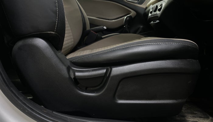 2017 Hyundai Elite i20 MAGNA 1.2, Petrol, Manual, 79,151 km, Driver Side Adjustment Panel