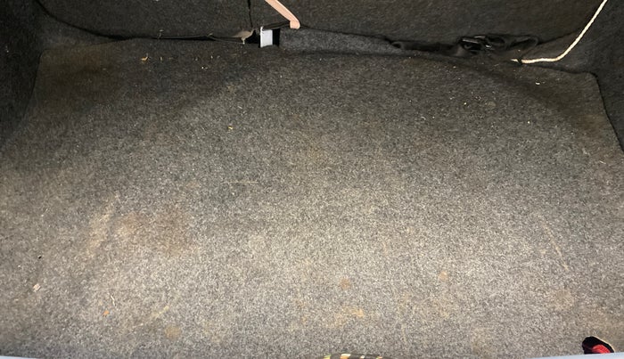 2015 Volkswagen Polo COMFORTLINE 1.5L, Diesel, Manual, 75,370 km, Boot Inside