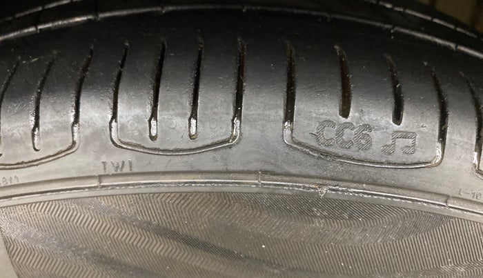 2015 Volkswagen Polo COMFORTLINE 1.5L, Diesel, Manual, 75,370 km, Left Front Tyre Tread