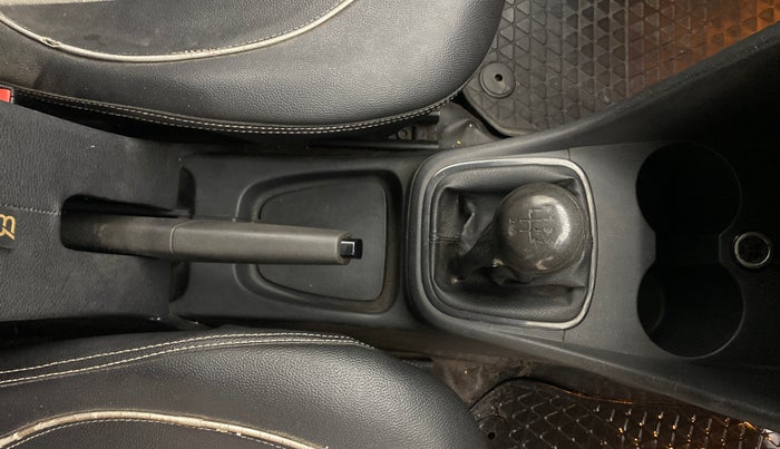 2015 Volkswagen Polo COMFORTLINE 1.5L, Diesel, Manual, 75,370 km, Gear Lever