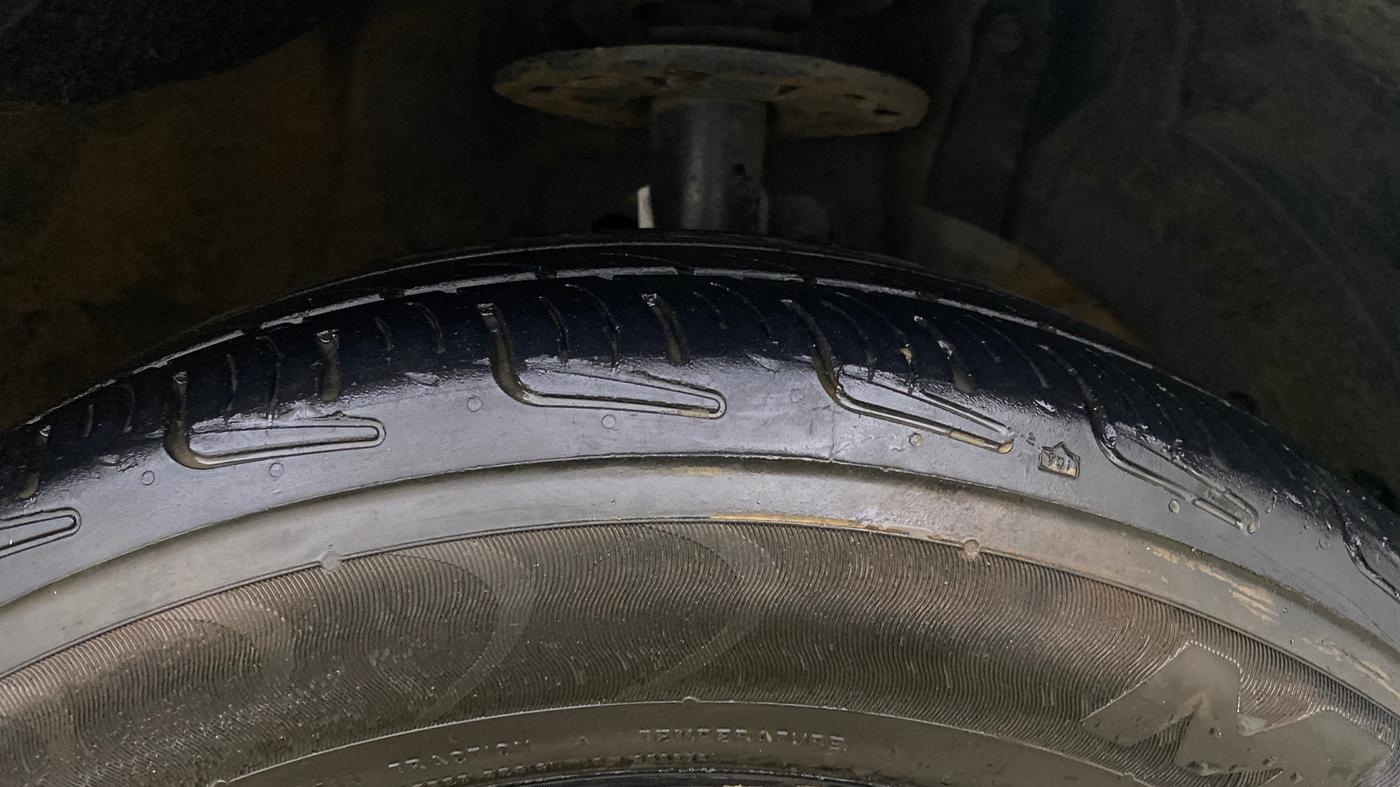 2022 Maruti Ertiga ZXI AT SHVS, Petrol, Automatic, 1,18,292 km, Right Front Tyre Tread