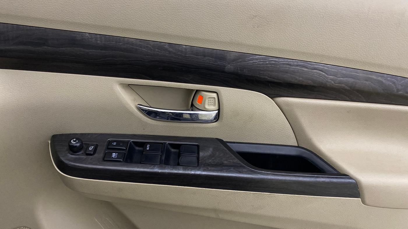 2022 Maruti Ertiga ZXI AT SHVS, Petrol, Automatic, 1,18,292 km, Driver Side Door Panels Control