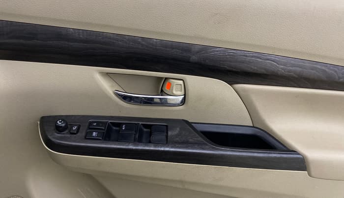 2022 Maruti Ertiga ZXI AT SHVS, Petrol, Automatic, 1,18,292 km, Driver Side Door Panels Control