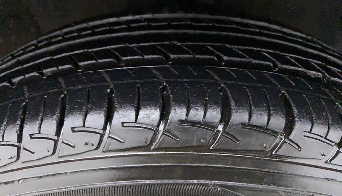 2010 Hyundai i20 SPORTZ 1.2 O, Petrol, Manual, 13,924 km, Right Front Tyre Tread