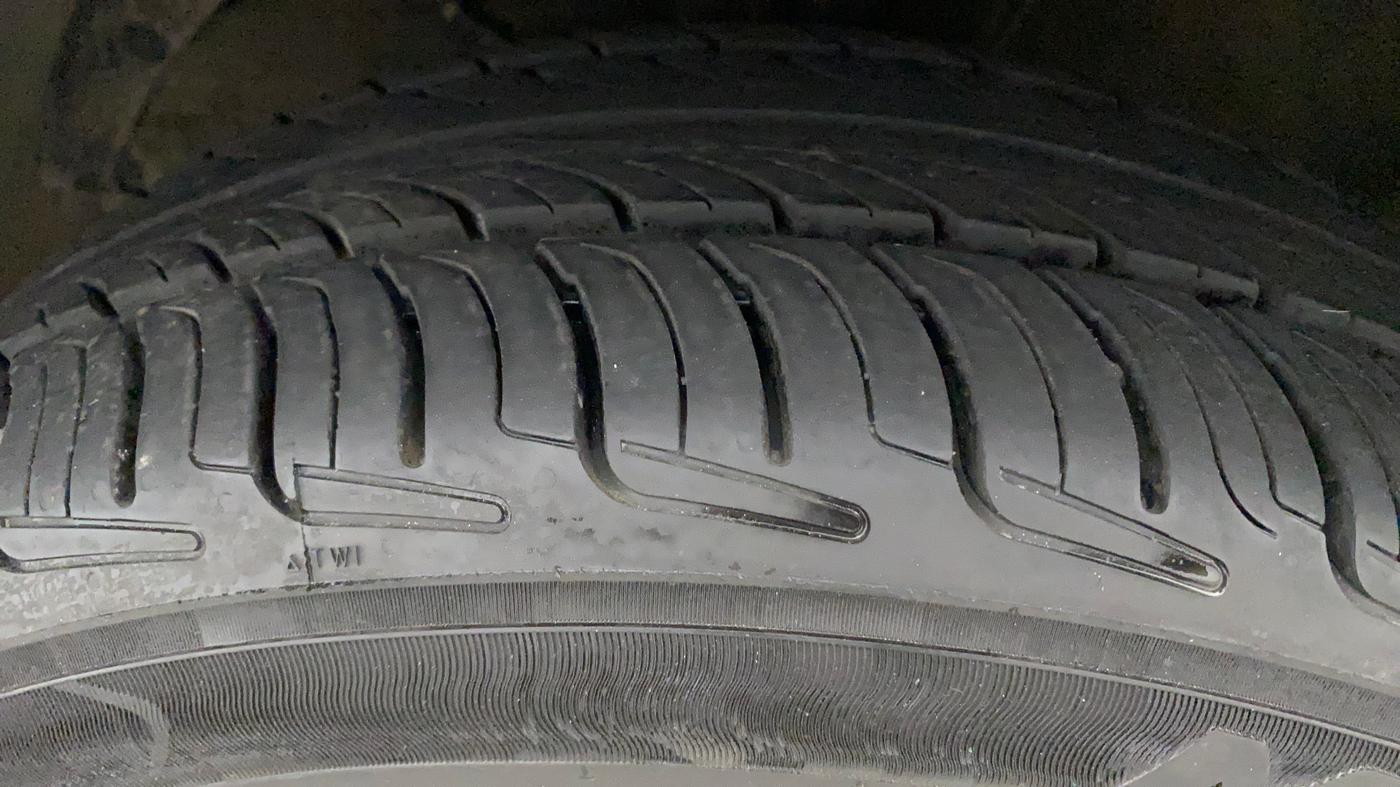 2016 Maruti Baleno ALPHA PETROL 1.2, Petrol, Manual, 32,498 km, Left Front Tyre Tread