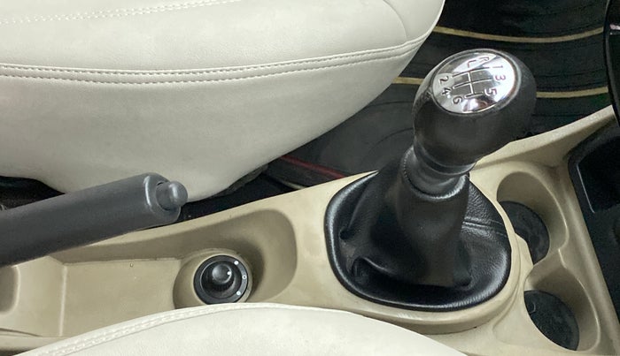 2015 Nissan Terrano XV 110 DIESEL, Diesel, Manual, 74,440 km, Gear Lever