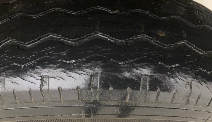 2019 Maruti Eeco 7 STR, Petrol, Manual, 30,955 km, Left Rear Tyre Tread