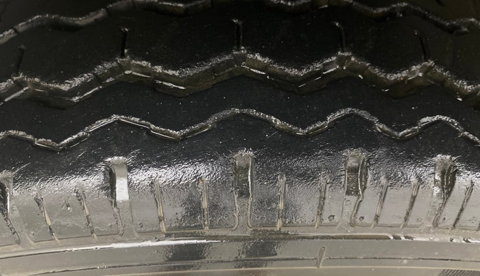 2019 Maruti Eeco 7 STR, Petrol, Manual, 30,955 km, Left Front Tyre Tread