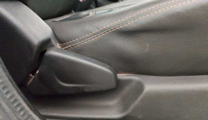 2017 Renault Kwid CLIMBER 1.0, Petrol, Manual, 56,146 km, Driver Side Adjustment Panel