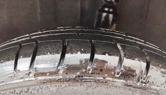 2017 Renault Kwid CLIMBER 1.0, Petrol, Manual, 56,146 km, Left Rear Tyre Tread