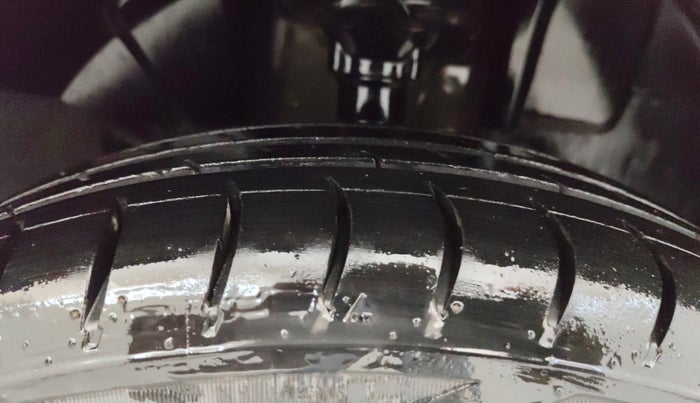 2017 Renault Kwid CLIMBER 1.0, Petrol, Manual, 56,146 km, Right Front Tyre Tread