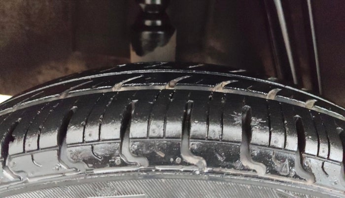 2017 Renault Kwid CLIMBER 1.0, Petrol, Manual, 56,146 km, Right Rear Tyre Tread