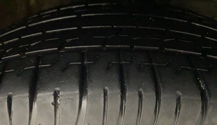 2022 KIA SELTOS HTE 1.5 DIESEL, Diesel, Manual, 62,750 km, Right Front Tyre Tread