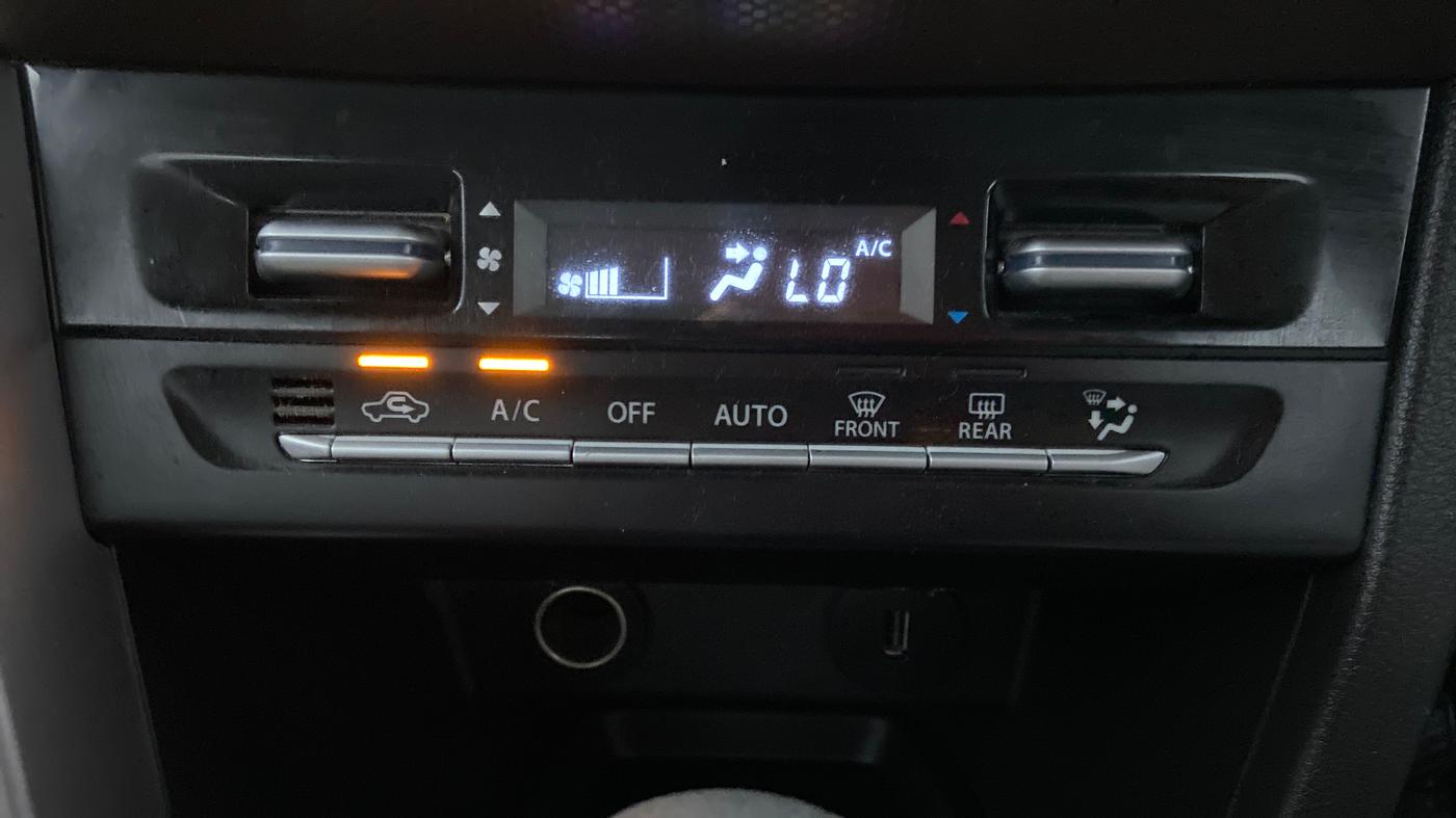 2022 Maruti BREZZA ZXI + AT SMART HYBRID DUAL TONE, Petrol, Automatic, 16,626 km, Automatic Climate Control
