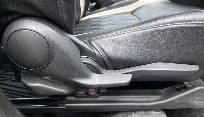 2022 Maruti BREZZA ZXI + AT SMART HYBRID DUAL TONE, Petrol, Automatic, 16,626 km, Driver Side Adjustment Panel