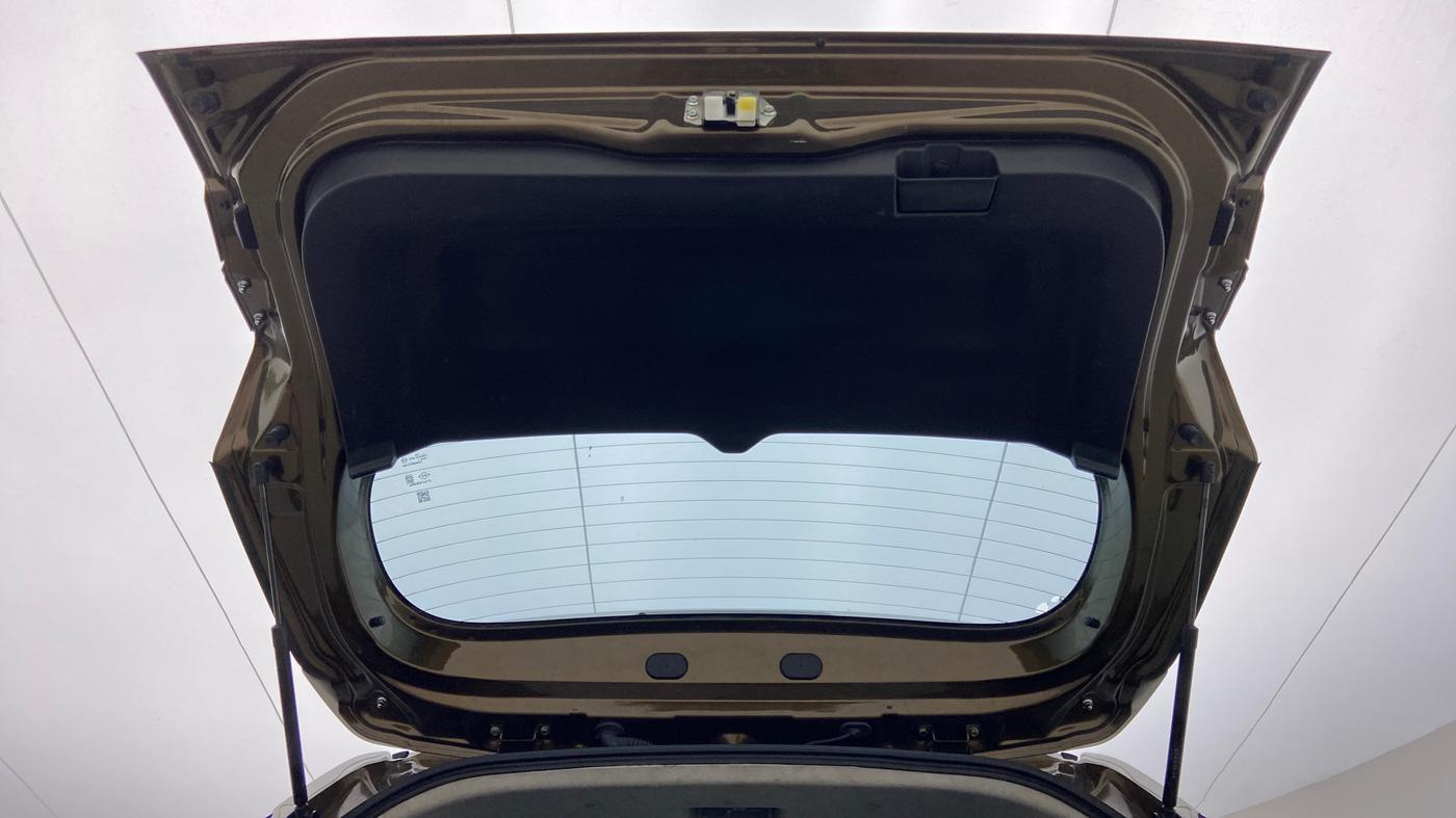 2022 Maruti BREZZA ZXI + AT SMART HYBRID DUAL TONE, Petrol, Automatic, 16,626 km, Boot Door Open