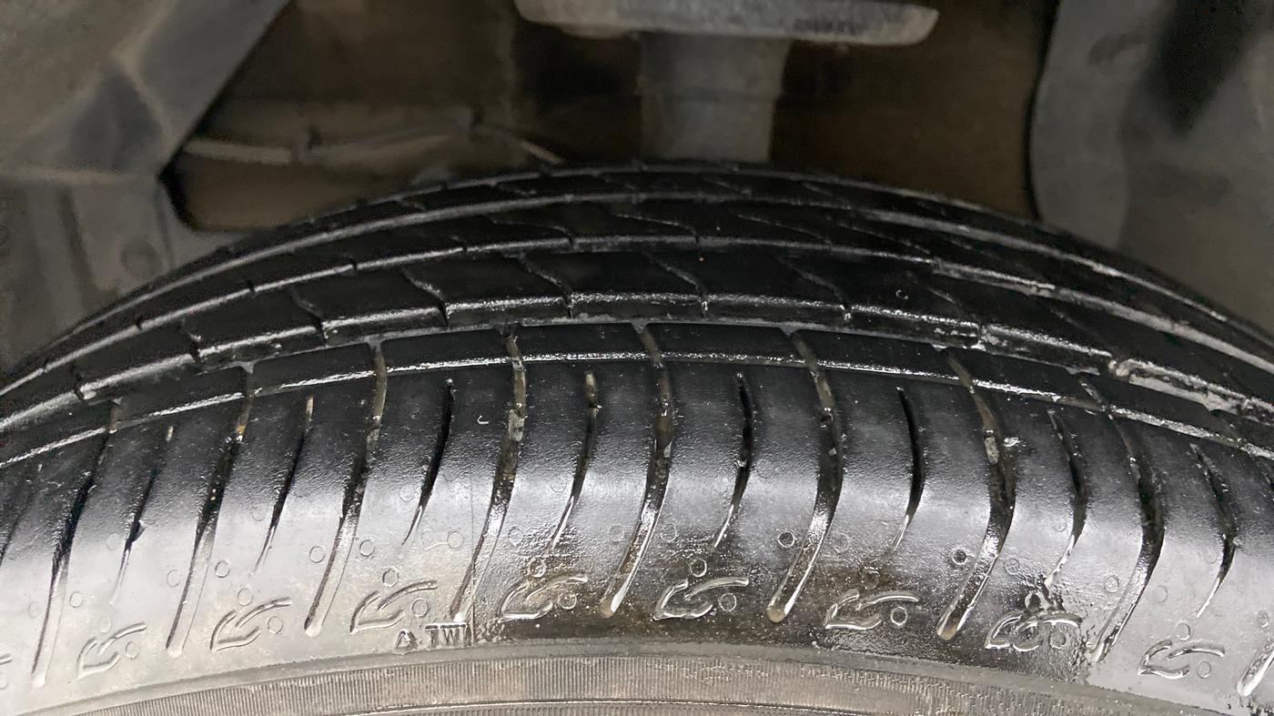 2022 Maruti BREZZA ZXI + AT SMART HYBRID DUAL TONE, Petrol, Automatic, 16,626 km, Left Front Tyre Tread