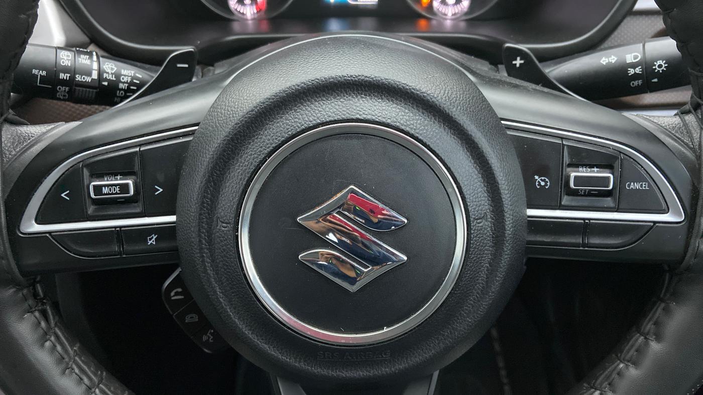 2022 Maruti BREZZA ZXI + AT SMART HYBRID DUAL TONE, Petrol, Automatic, 16,626 km, Paddle Shifters