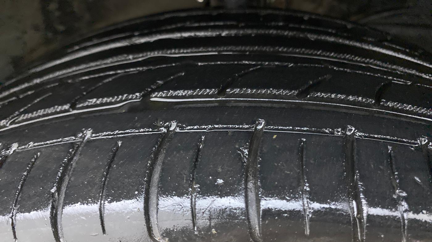 2017 Maruti Baleno DELTA PETROL 1.2, Petrol, Manual, 38,730 km, Right Front Tyre Tread