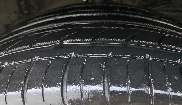 2017 Maruti Baleno DELTA PETROL 1.2, Petrol, Manual, 38,730 km, Right Front Tyre Tread