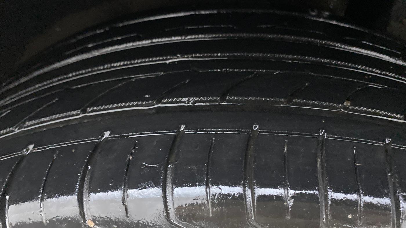 2017 Maruti Baleno DELTA PETROL 1.2, Petrol, Manual, 38,730 km, Left Rear Tyre Tread