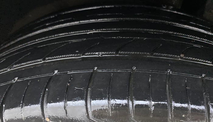 2017 Maruti Baleno DELTA PETROL 1.2, Petrol, Manual, 38,730 km, Left Rear Tyre Tread