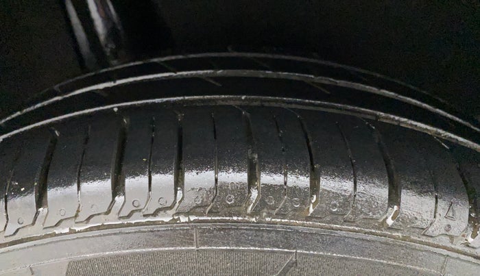 2016 Maruti Baleno DELTA PETROL 1.2, Petrol, Manual, 72,660 km, Right Rear Tyre Tread