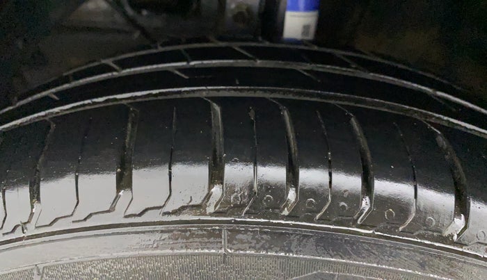 2016 Maruti Baleno DELTA PETROL 1.2, Petrol, Manual, 72,660 km, Left Front Tyre Tread
