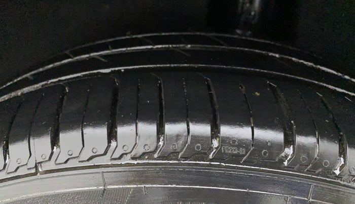 2016 Maruti Baleno DELTA PETROL 1.2, Petrol, Manual, 72,660 km, Left Rear Tyre Tread
