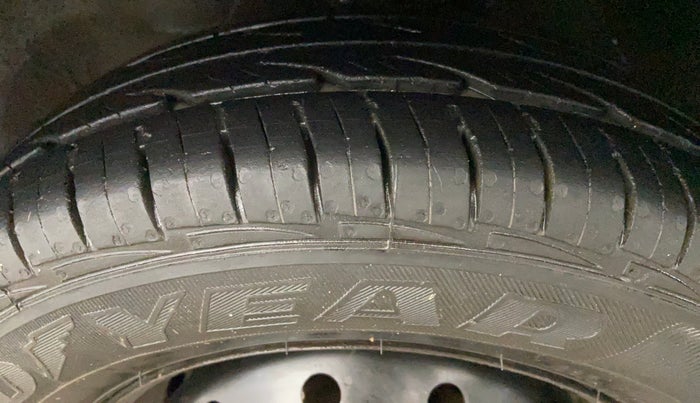 2014 Maruti Alto 800 VXI, Petrol, Manual, 37,791 km, Left Front Tyre Tread