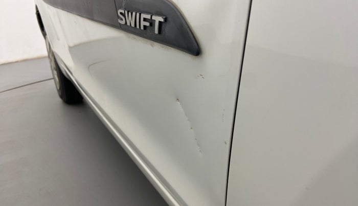 2013 Maruti Swift VXI, Petrol, Manual, 79,202 km, Driver-side door - Slightly dented