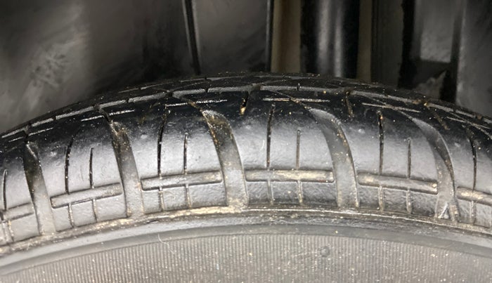 2013 Maruti Swift VXI, Petrol, Manual, 79,202 km, Left Rear Tyre Tread
