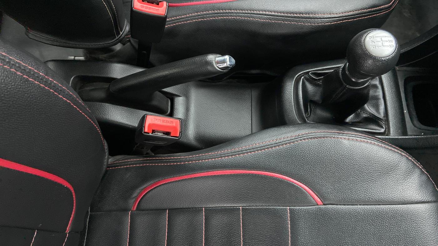 2013 Maruti Swift VXI, Petrol, Manual, 79,202 km, Gear Lever