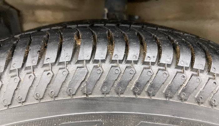 2013 Maruti Swift VXI, Petrol, Manual, 79,202 km, Left Front Tyre Tread