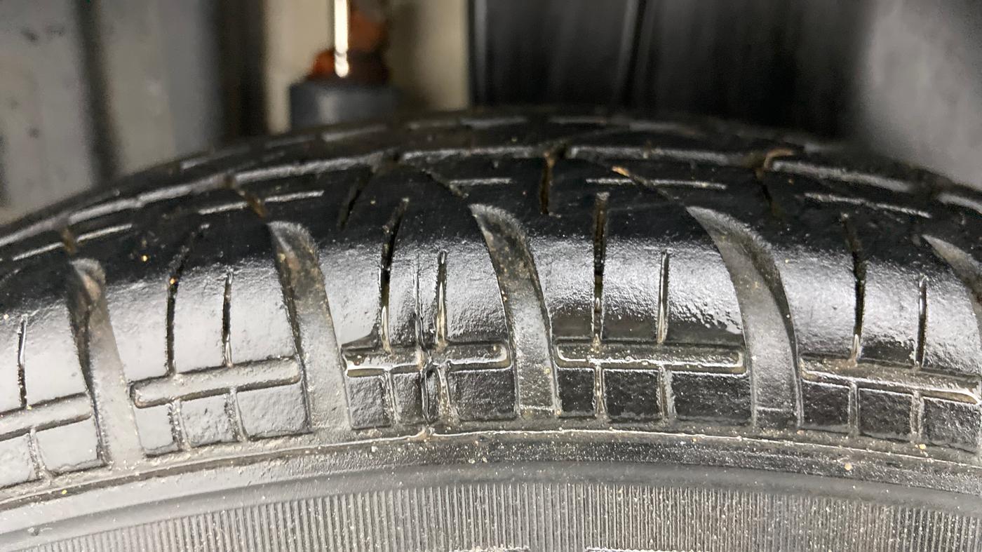 2013 Maruti Swift VXI, Petrol, Manual, 79,202 km, Right Rear Tyre Tread