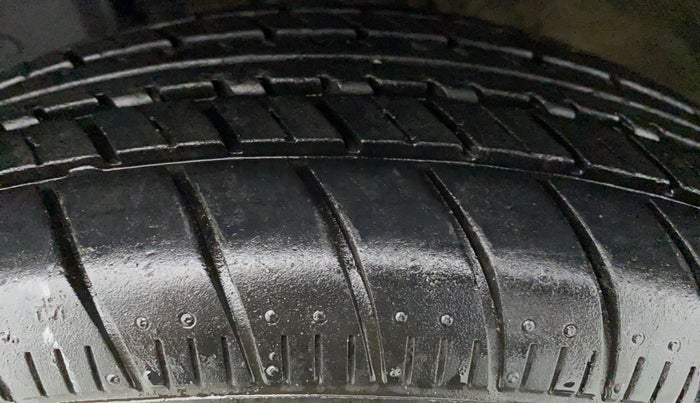 2016 Nissan Micra Active XV, Petrol, Manual, 22,478 km, Right Front Tyre Tread